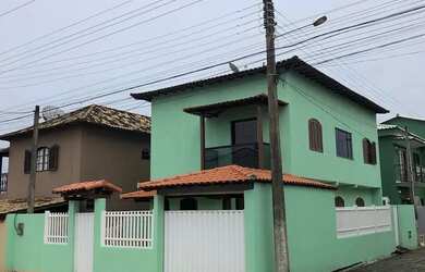 Imagem: A casa possui 3 Dormitórios, 1 Banheiro, 1 Vaga na garagem