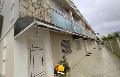 Imagem: A casa possui 2 Dormitórios, 3 Banheiros, 2 Vagas na garagem