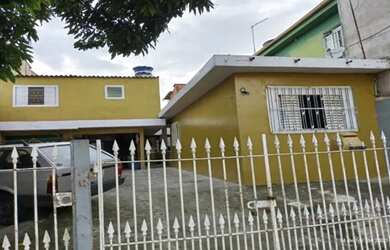 Imagem: A casa possui 5 Dormitórios, 3 Banheiros, 5 Vagas na garagem