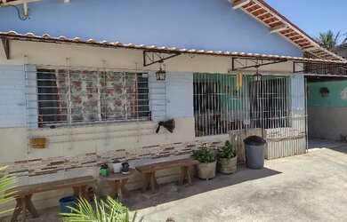 Imagem: A casa possui 3 Dormitórios, 3 Banheiros, 5 Vagas na garagem