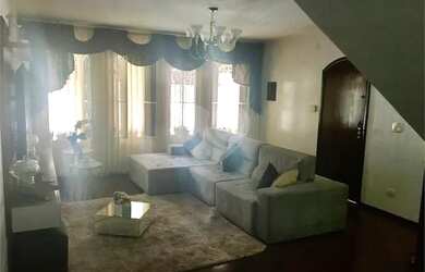 Imagem: A casa possui 3 Dormitórios, 3 Banheiros, 2 Vagas na garagem