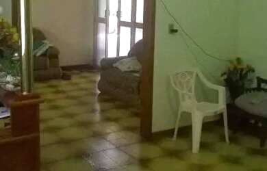 Imagem: A casa possui 2 Dormitórios, 1 Banheiro, 1 Vaga na garagem