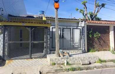 Imagem: A casa possui 3 Dormitórios, 1 Banheiro, 1 Vaga na garagem