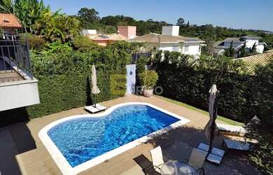 Imagem: A casa em condomínio possui 4 Dormitórios, 5 Banheiros, 2