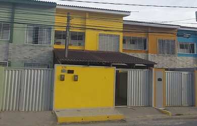 Imagem: A casa possui 3 Dormitórios, 3 Banheiros, 1 Vaga na garagem