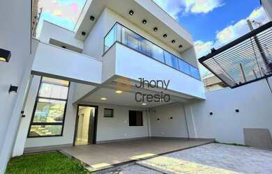 Imagem: A casa possui 3 Dormitórios, 3 Banheiros, 5 Vagas na garagem