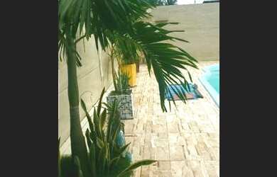 Imagem: A casa possui 4 Dormitórios, 2 Banheiros, 5 Vagas na garagem