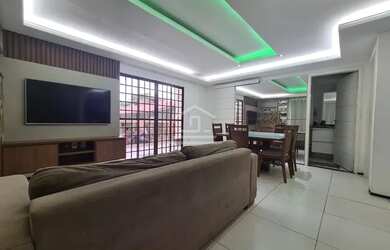 Imagem: A casa possui 4 Dormitórios, 5 Banheiros, 3 Vagas na garagem