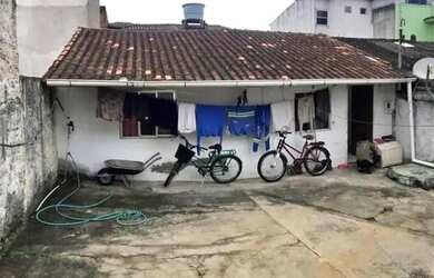 Imagem: A casa e possui 2 Dormitórios, Suítes, 2 Banheiros, 2 Vagas