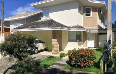 Imagem: A casa em condomínio possui 3 Dormitórios, 3 Banheiros, 2