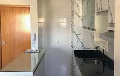 Imagem: O apartamento possui 2 Dormitórios, 1 Banheiro, 1 Vaga na garagem