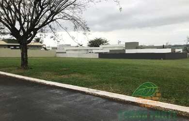 Imagem: O terreno possui 759m² de Área, Imóvel novo e está localizado