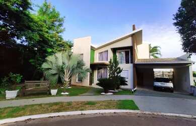 Imagem: A casa em condomínio possui 4 Dormitórios, 5 Banheiros, 4