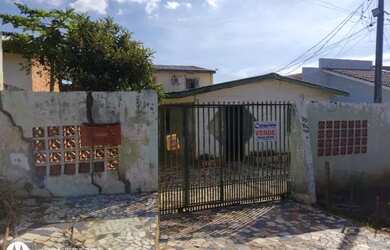 Imagem: A casa à venda possui 5 Dormitórios e 3 Banheiros e está