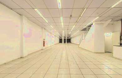 Imagem: O depósito possui 1.165m² de Área e está localizado em