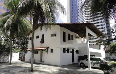 Imagem: A casa possui 5 Dormitórios, 5 Banheiros, 400m² de Área e