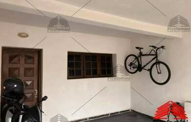 Imagem: A casa possui 3 Dormitórios, 2 Banheiros, 2 Vagas na garagem