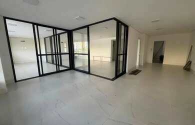 Imagem: O apartamento possui 3 Dormitórios, 5 Banheiros, 3 Vagas na