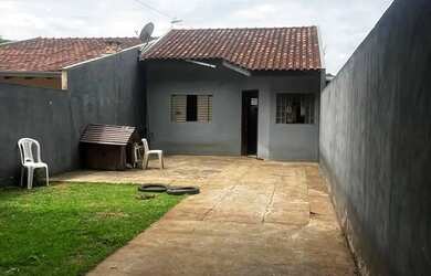 Imagem: A casa possui 2 Dormitórios, 1 Banheiro, 3 Vagas na garagem