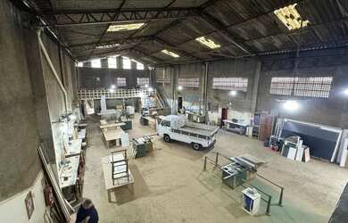 Imagem: O depósito possui 5 Vagas na garagem, 800m² de Área e está