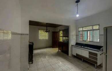 Imagem: A casa possui 5 Dormitórios, 2 Banheiros, 1 Vaga na garagem