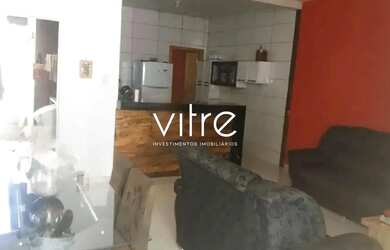 Imagem: A casa possui 2 Dormitórios, 2 Banheiros, 2 Vagas na garagem