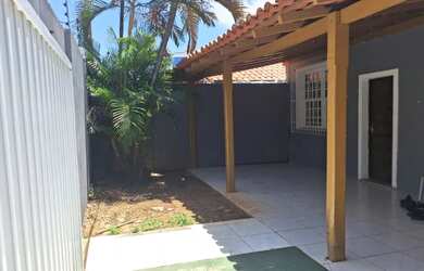 Imagem: A casa possui 5 Dormitórios, 2 Banheiros, 2 Vagas na garagem