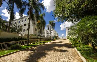 Imagem: O apartamento possui 2 Dormitórios, 1 Banheiro, 1 Vaga na garagem