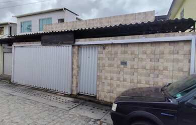 Imagem: A casa possui 2 Dormitórios, 1 Banheiro, 2 Vagas na garagem