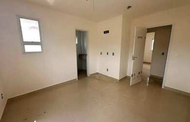 Imagem: A casa em condomínio possui 3 Dormitórios, 1 Banheiro, 2 Vagas