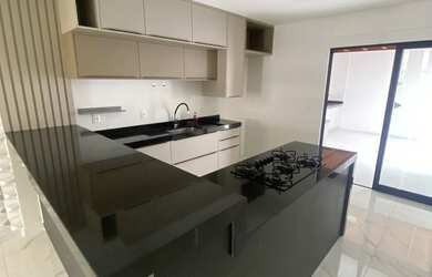 Imagem: A casa possui 3 Dormitórios, 2 Banheiros, 1 Vaga na garagem