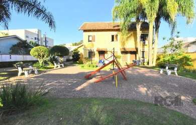 Imagem: A casa possui 2 Dormitórios, 1 Banheiro, 1 Vaga na garagem