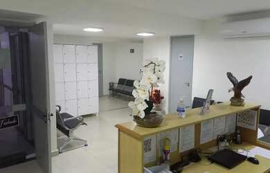 Imagem: O depósito possui 5 Vagas na garagem, 245m² de Área, Imóvel