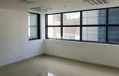 Imagem: O depósito possui 2 Vagas na garagem e 31m² de Área e está