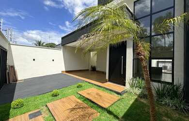 Imagem: A casa possui 3 Dormitórios, 3 Banheiros, 127m² de Área e