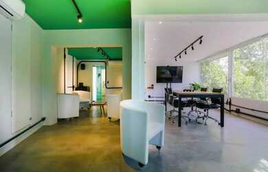 Imagem: A casa possui 3 Dormitórios, 3 Banheiros, 2 Vagas na garagem