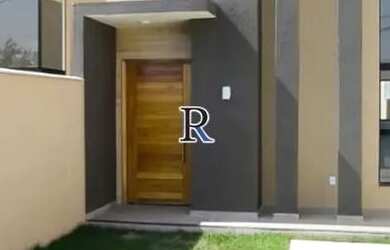 Imagem: A casa possui 3 Dormitórios, 2 Banheiros, 1 Vaga na garagem