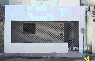 Imagem: A casa possui 2 Dormitórios, 1 Banheiro, 2 Vagas na garagem