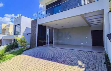 Imagem: A casa em condomínio possui 3 Dormitórios, 5 Banheiros, 4