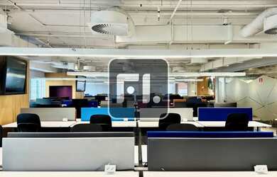 Imagem: O depósito possui 4 Vagas na garagem, 567m² de Área e está