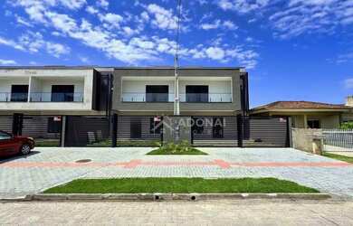 Imagem: A casa possui 4 Dormitórios, 3 Banheiros, 2 Vagas na garagem