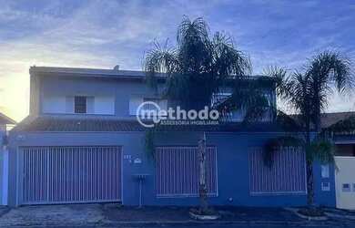 Imagem: A casa possui 3 Dormitórios, 3 Banheiros, 4 Vagas na garagem