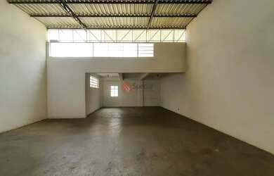 Imagem: O depósito possui 5 Vagas na garagem, 575m² de Área e está