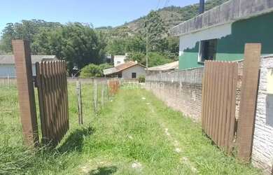 Imagem: A casa possui 3 Dormitórios, 1 Banheiro, 5 Vagas na garagem