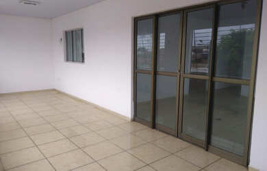 Imagem: A casa possui 3 Dormitórios, 1 Banheiro, 1 Vaga na garagem