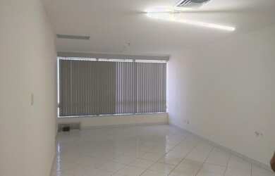 Imagem: O depósito possui 1 Vaga na garagem, 33m² de Área e está