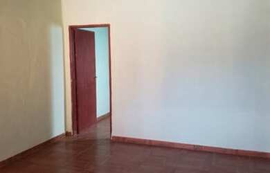 Imagem: A casa possui 1 Dormitório, 1 Banheiro, 3 Vagas na garagem