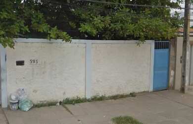 Imagem: A casa possui 2 Dormitórios, 2 Banheiros, 300m² de Área e