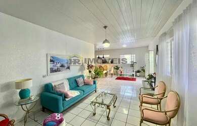 Imagem: A casa possui 3 Dormitórios, 4 Banheiros, 4 Vagas na garagem