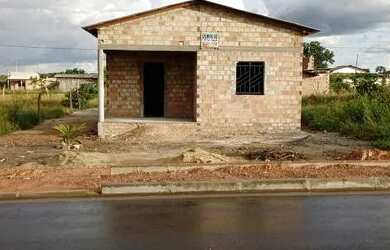 Imagem: A casa possui 2 Dormitórios, 1 Banheiro e está localizado